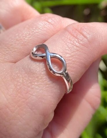 Anillo con Infinito hecho a mano en Plata 950