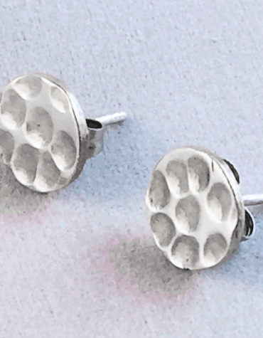 Caravanas círculo texturizadas hechas a mano en Plata 950