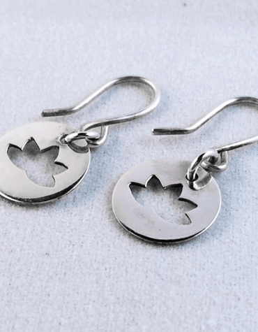 Caravanas con Loto hechas a mano en Plata 950