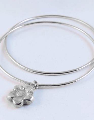 Esclava hecha a mano en Plata 950 con dije personalizado