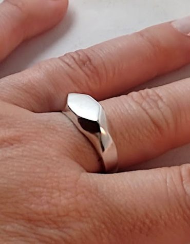 Anillo Hexagonal macizo hecho a mano en Plata 950