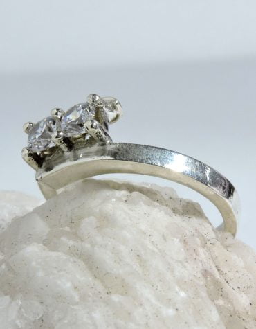 Anillo clásico hecho a mano en Plata 950 con Zirconias