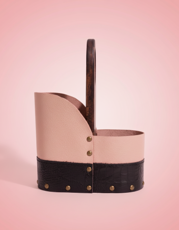 Matera artesanal de madera y cuero rosa y negro hecha en Uruguay - Armonía Joyas