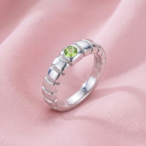 Anillo en Plata 950 con Peridoto Natural hecho a mano