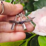 Tres cruces artesanales de diseño geométrico en plata 950 forjadas a mano para nietos - Armonía Joyas