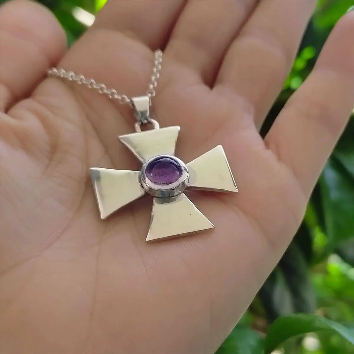 Cruz de Malta con Amatista