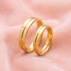 Par de alianzas de boda cinta con línea central en Oro 18k hechas a mano bajo pedido