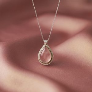 Amuleto Cuarzo Rosa hecho a mano en Plata 950 y Oro 18k