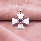 Cruz de Malta hecha a mano en Plata 950 con amatista natural bajo pedido