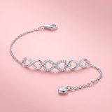 Pulsera en cadena fina de Plata 925 con motivo central de triple infinito y zirconias engarzadas