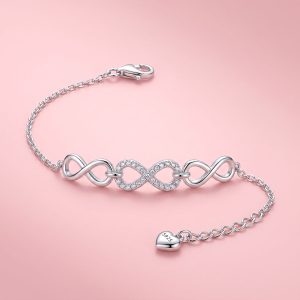Pulsera en cadena fina de Plata 925 con motivo central de triple infinito y zirconias engarzadas