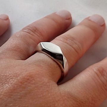 Anillo Hexagonal macizo hecho a mano en Plata 950