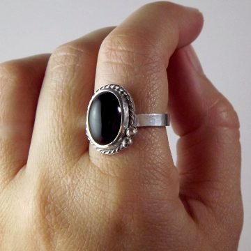 Anillo hecho a mano en Plata 950 y Ónix