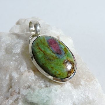 Colgante hecho a mano en Plata 950 y Fucsita con Rubí